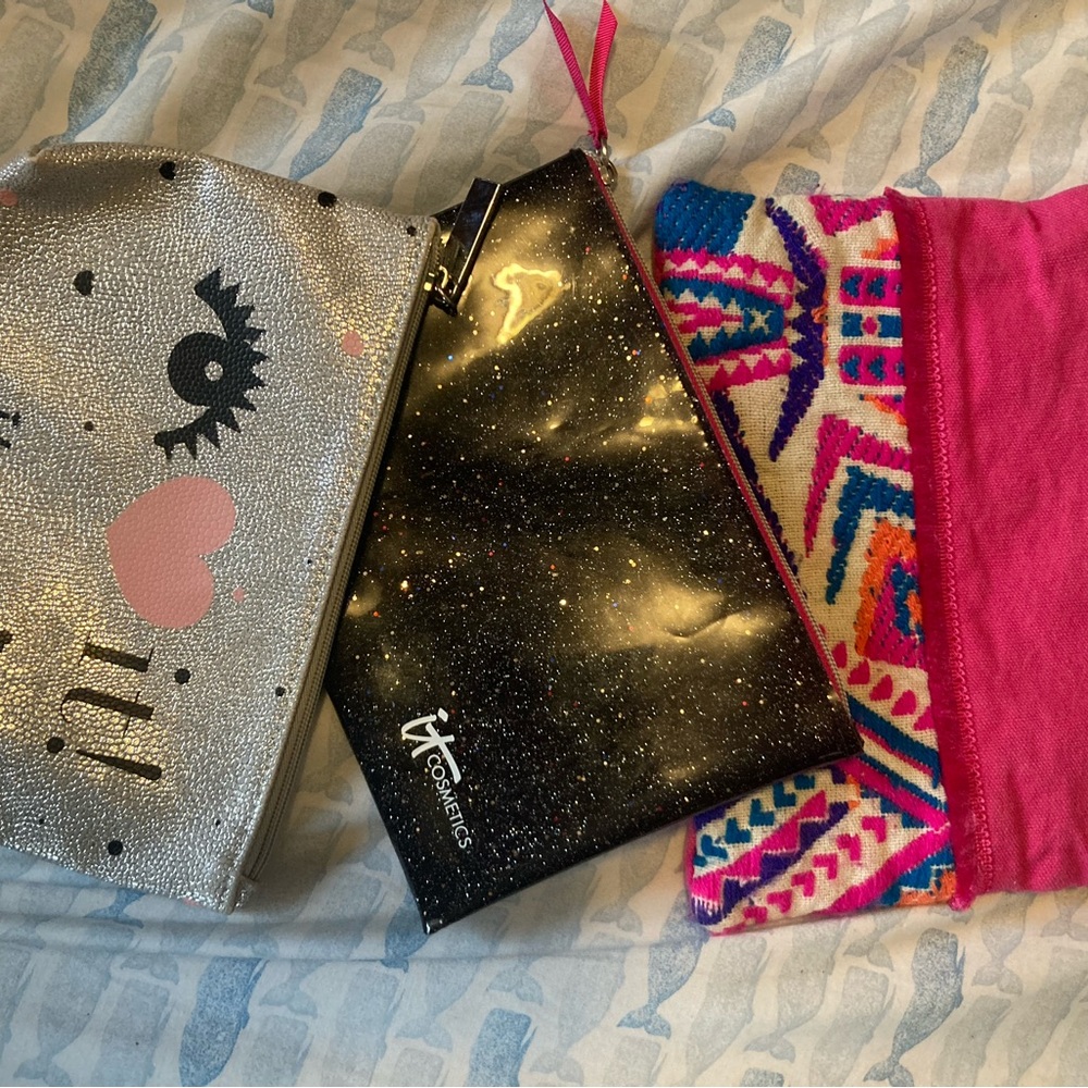 It! Cosmetic Bags Solver Black Multi-Colored